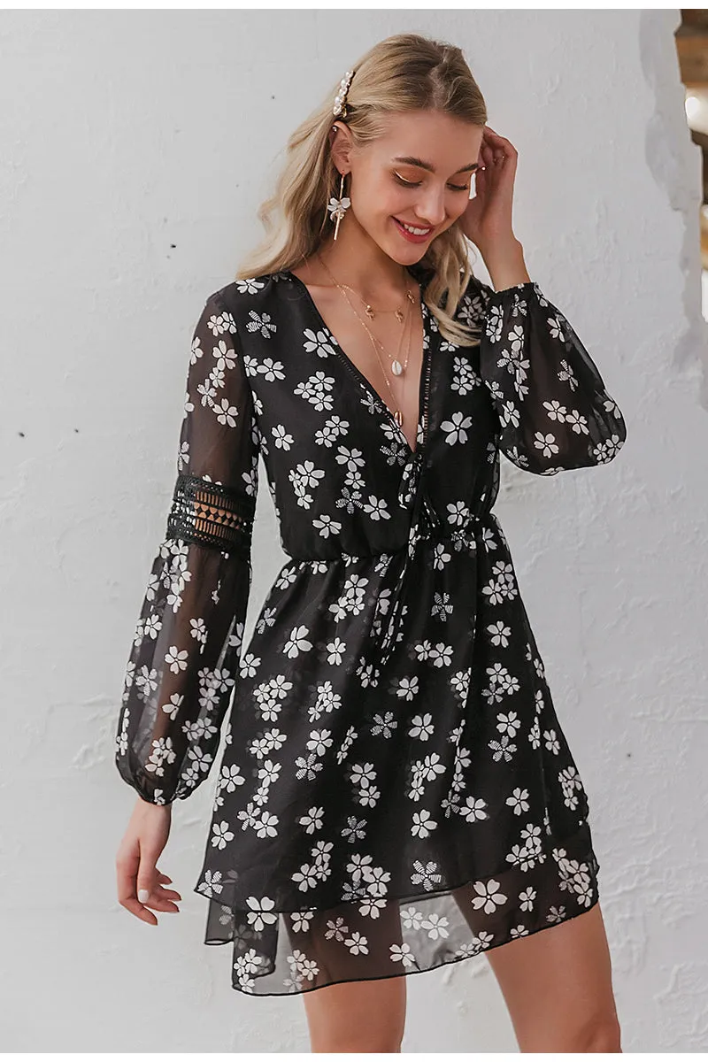 Sexy V-neck Floral Holiday Elegant Stitching Lantern Sleeve Mini Dress