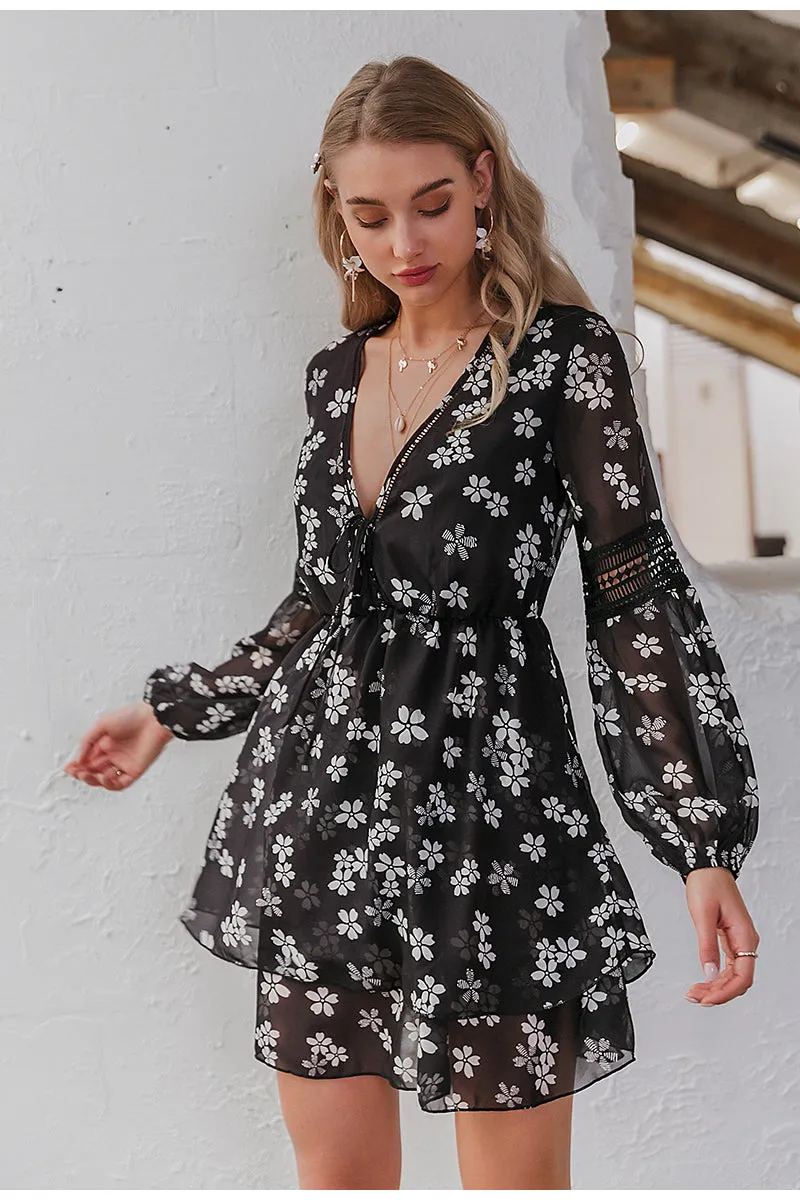 Sexy V-neck Floral Holiday Elegant Stitching Lantern Sleeve Mini Dress