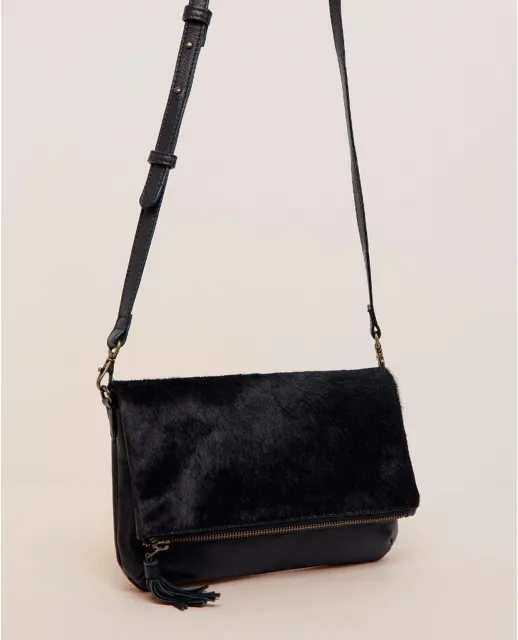 Surkana Black Flap Bag Leather 22MAMA343